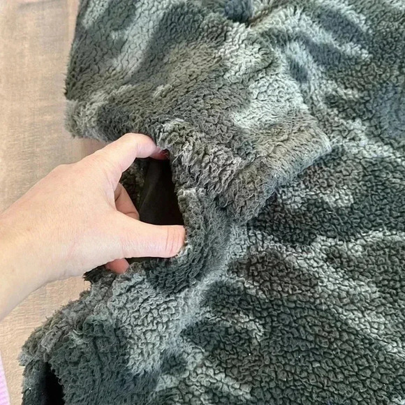 Koolaburra by UGG Sherpa Pullover Sage Green Camo Sz S - Picture 4 of 8